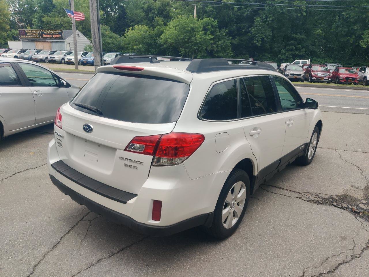 Used 2012 Subaru Outback 3.6R Limited AWD/4WD image 6