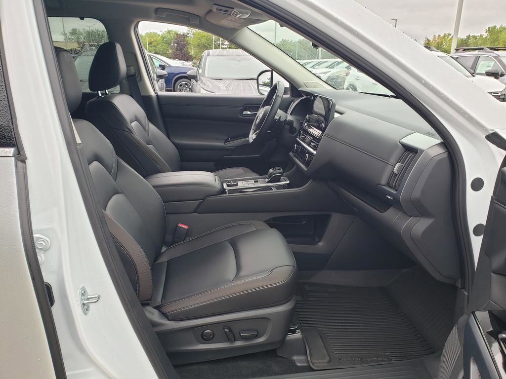 Certified 2025 Nissan Pathfinder SL w/ SL Premium Package image 26