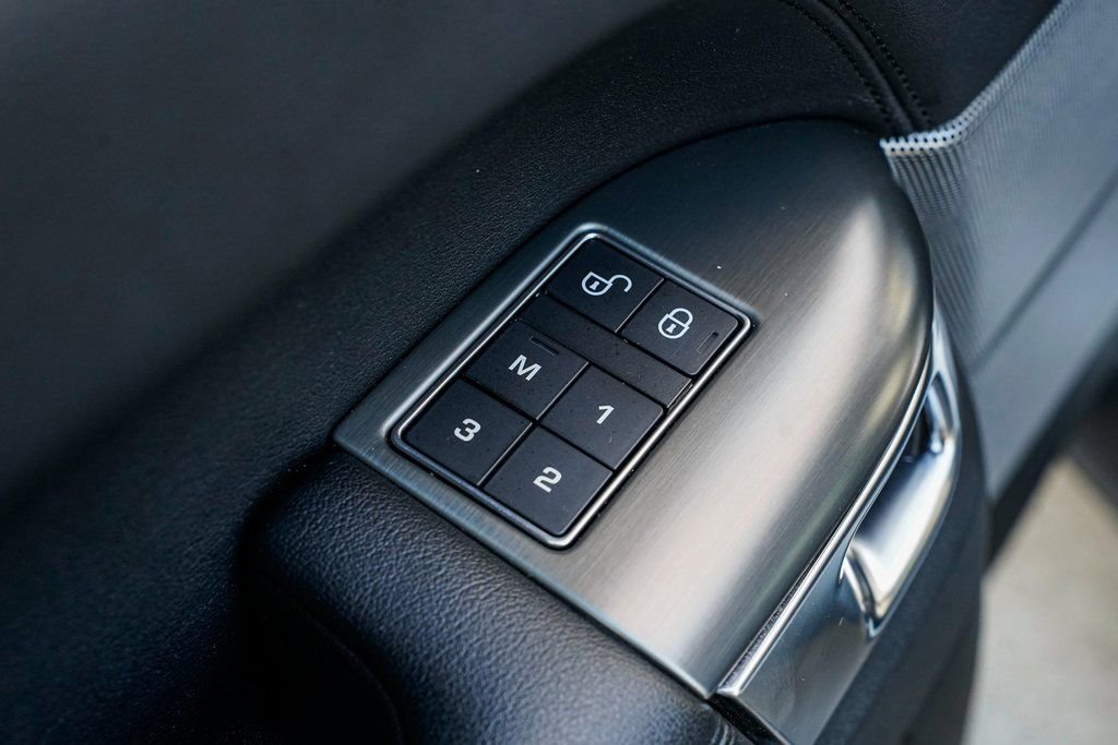 Used 2019 Land Rover Range Rover Sport SE image 10