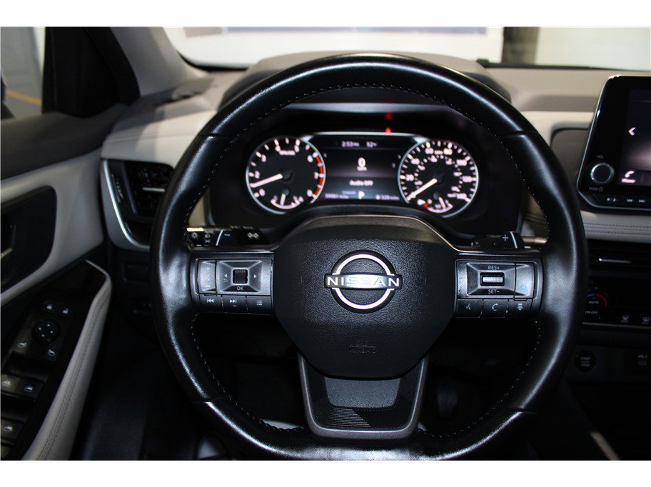 Used 2025 Nissan Rogue SV image 26