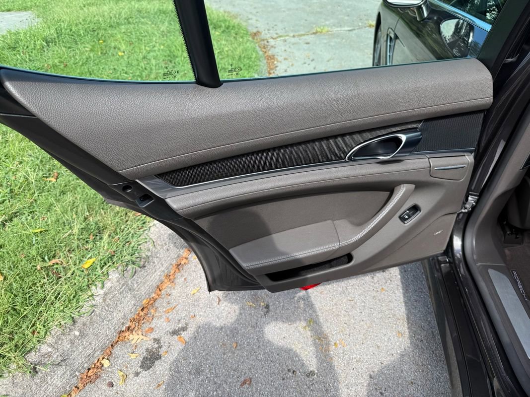 Used 2015 Porsche Panamera 4S image 31