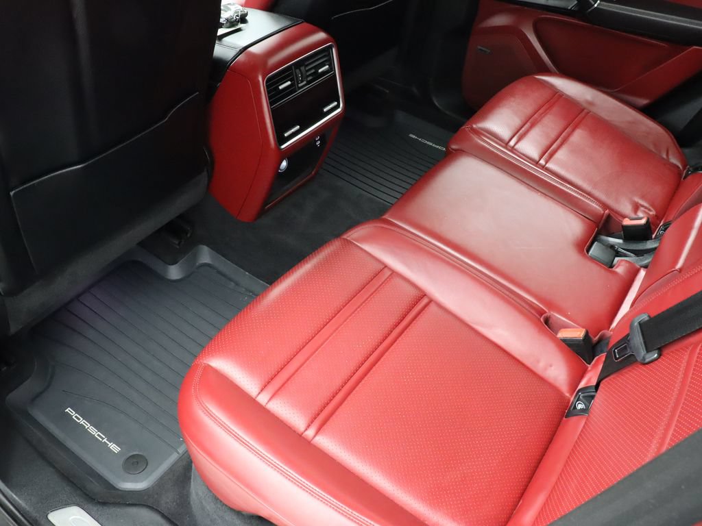 Used 2023 Porsche Cayenne AWD/4WD image 37