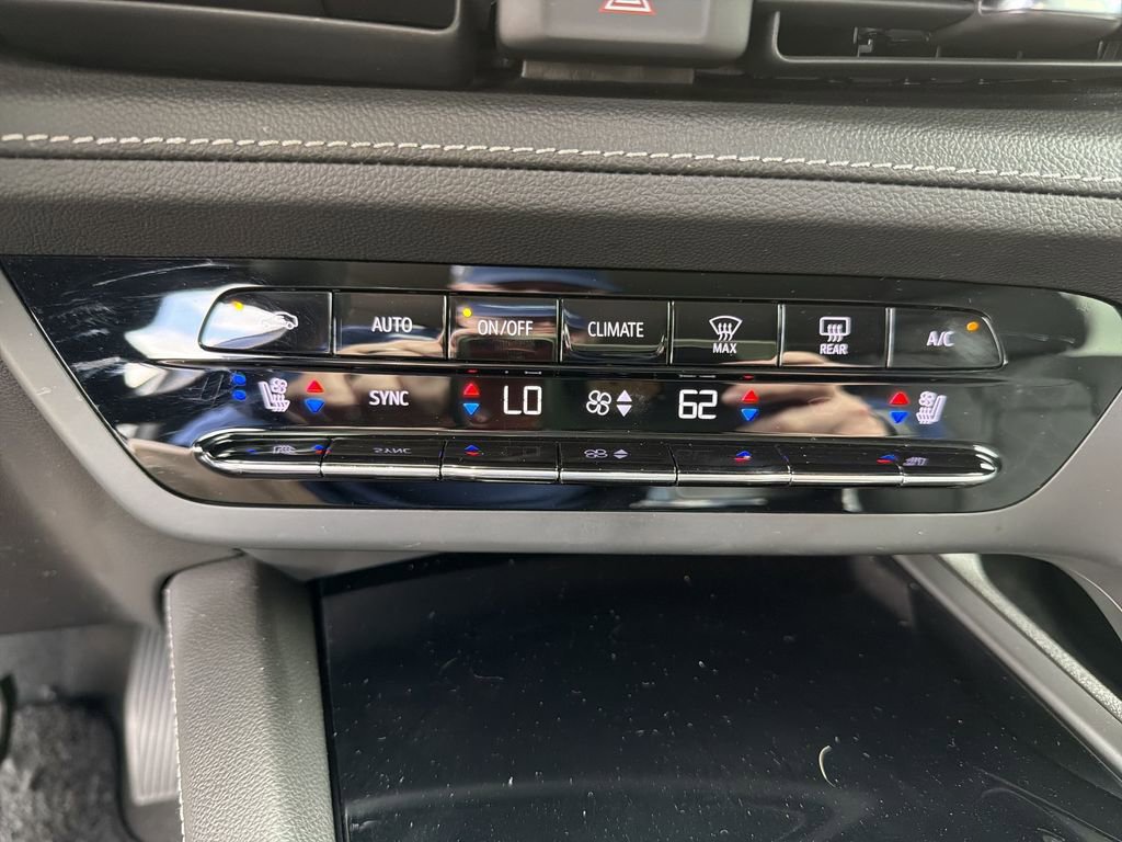 Used 2023 Buick Envision Avenir AWD/4WD image 25
