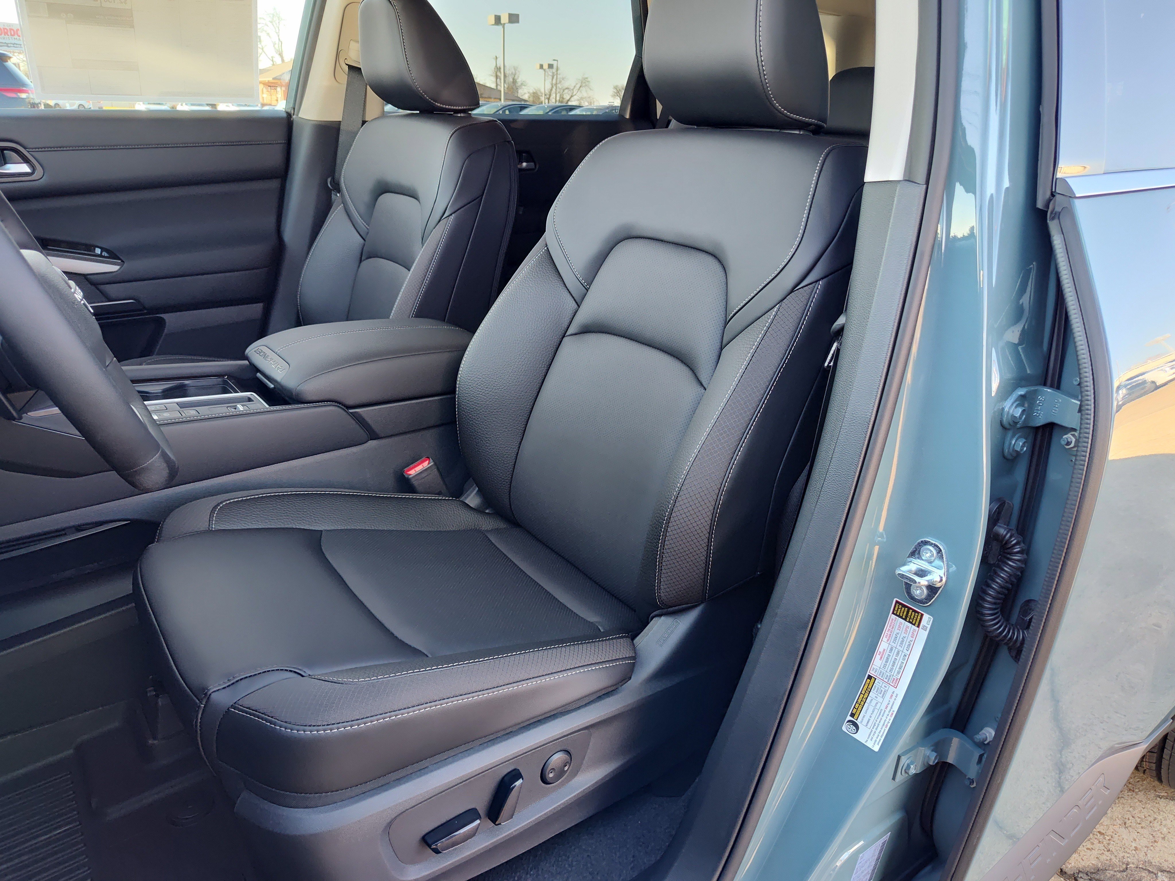 New 2026 Nissan Pathfinder SL image 7