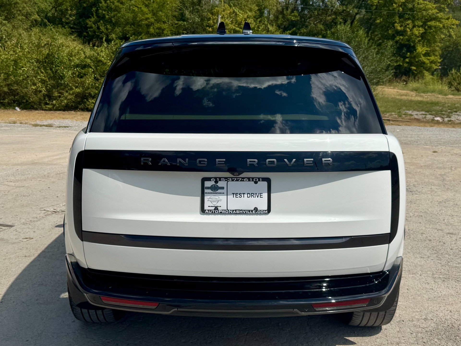 Used 2025 Land Rover Range Rover SE AWD/4WD image 5