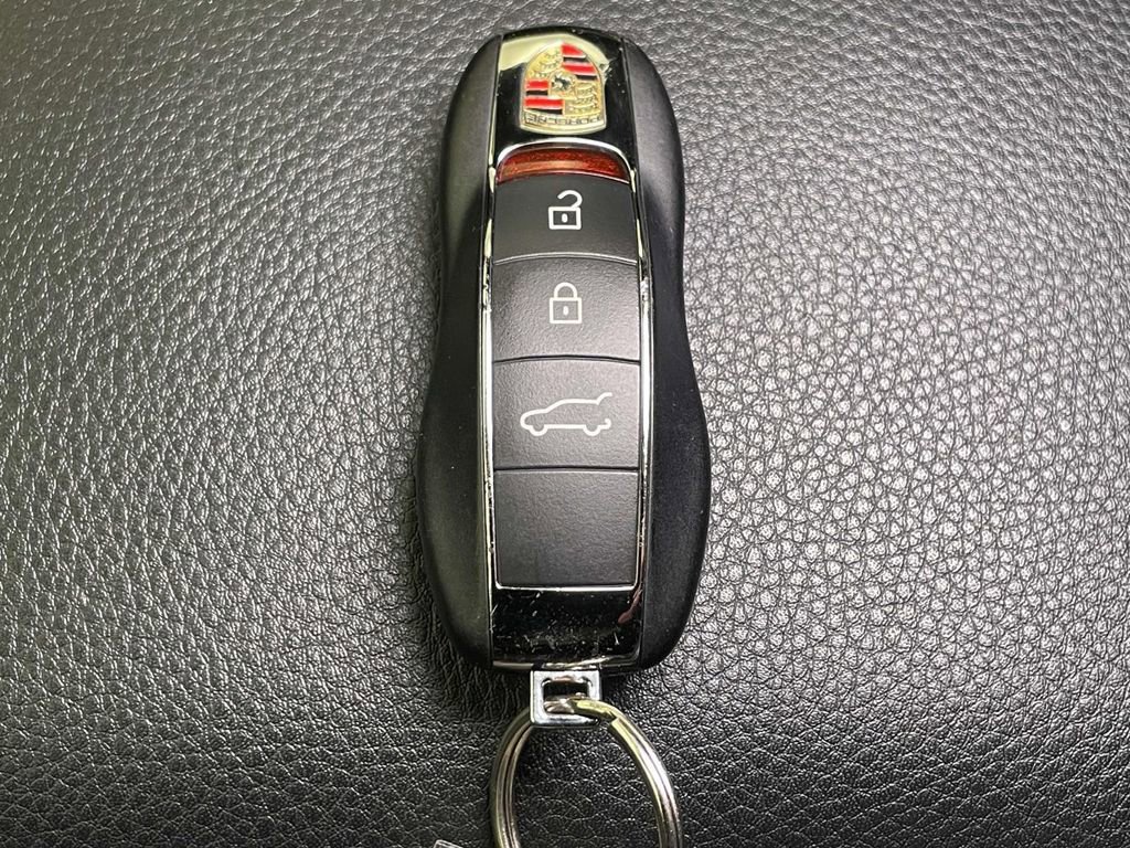 Certified 2022 Porsche Macan image 45