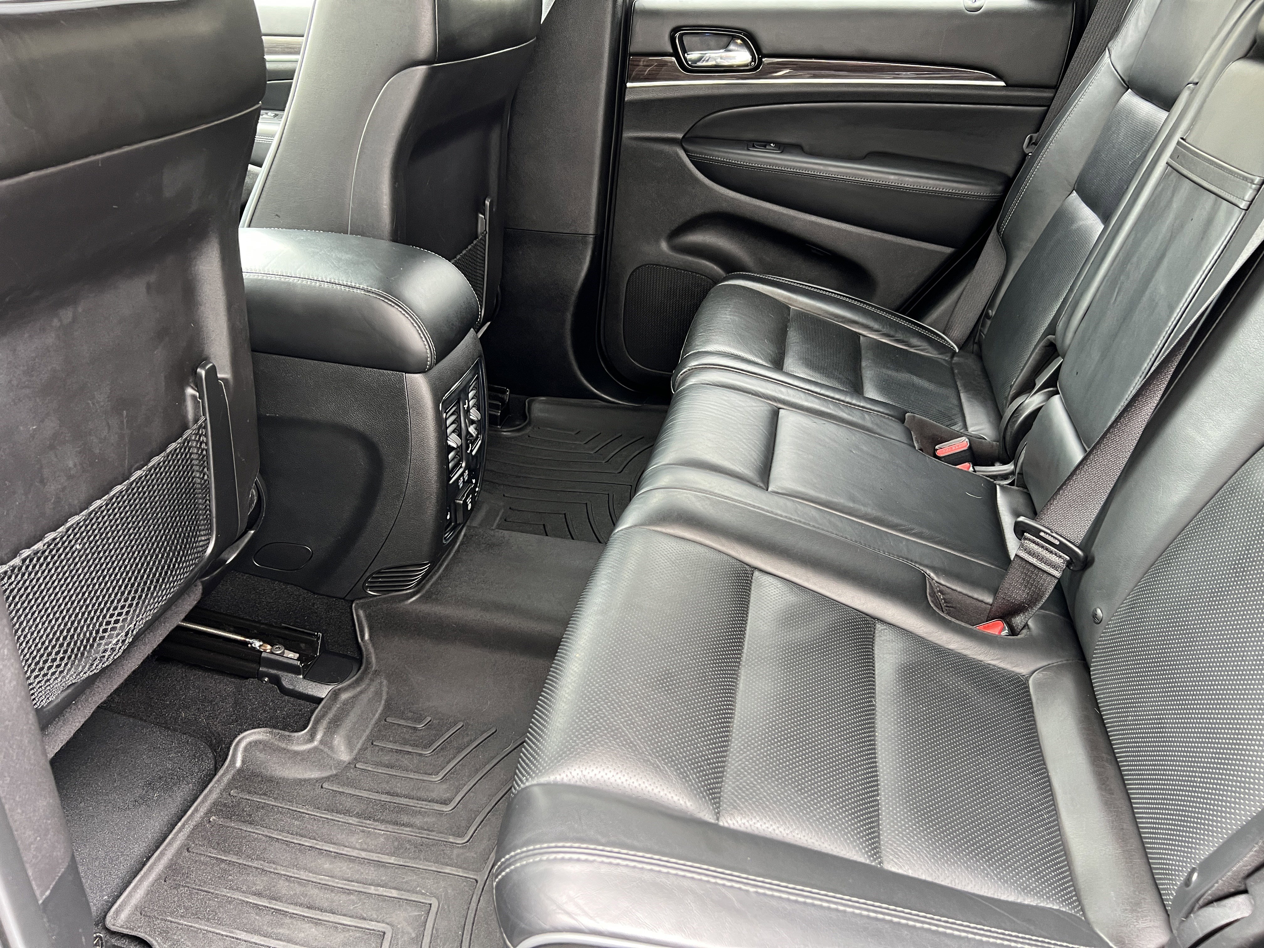 Used 2021 Jeep Grand Cherokee Overland AWD/4WD image 18