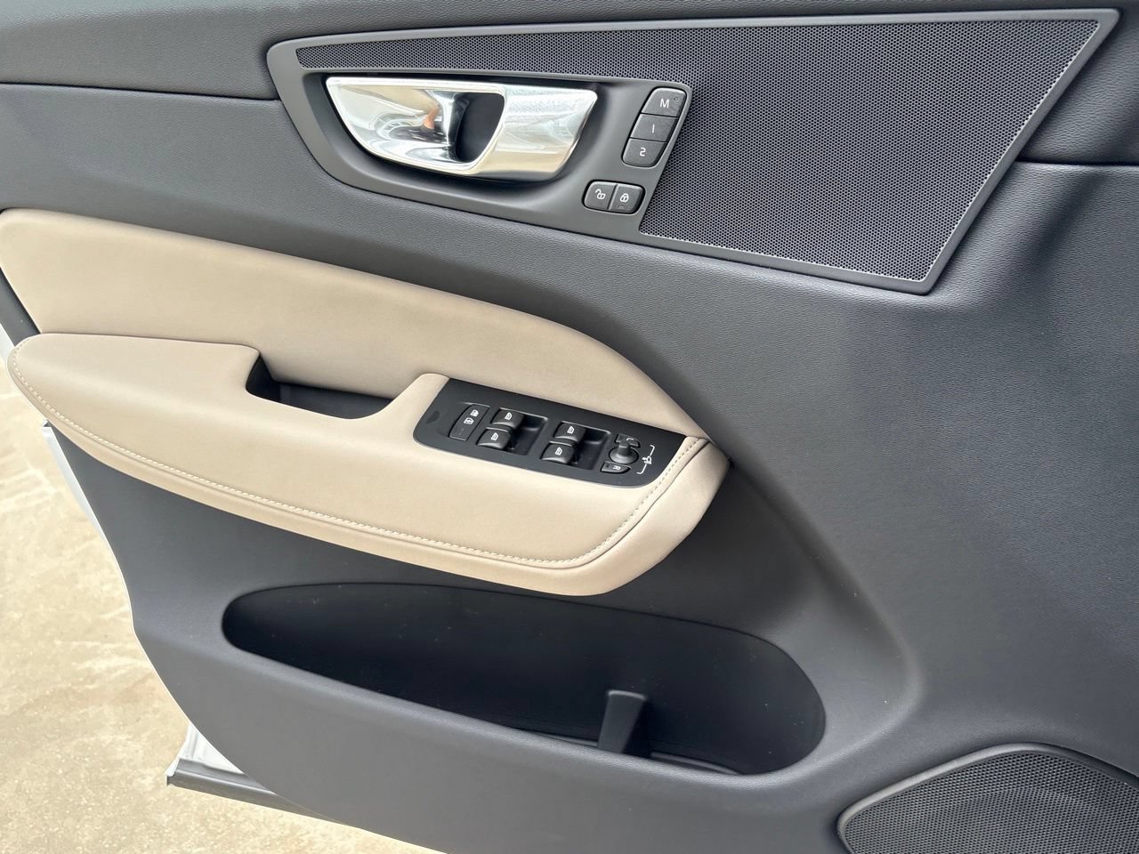 New 2026 Volvo XC60 B5 Core AWD/4WD image 17