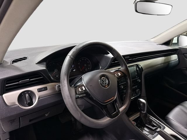 Used 2021 Volkswagen Passat 2.0T SE FWD image 10