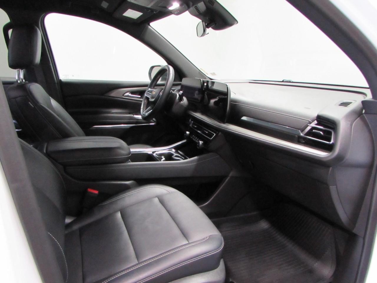Used 2025 Chevrolet Traverse LT AWD/4WD image 18