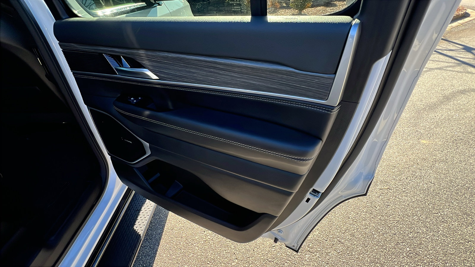 Certified 2024 Jeep Wagoneer Series III image 21