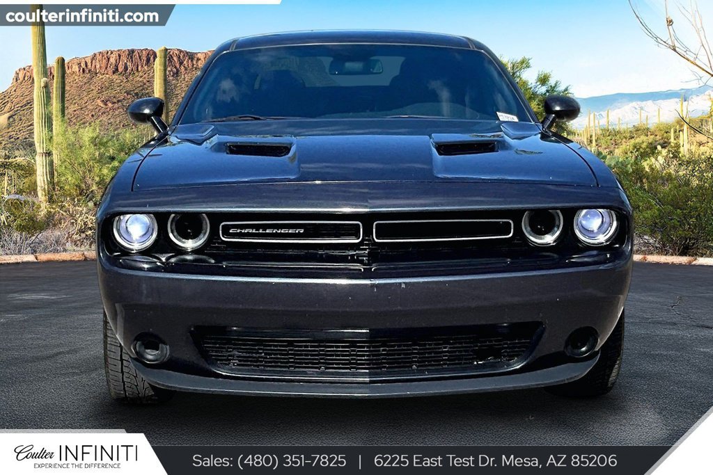 Used 2018 Dodge Challenger SXT w/ Driver Convenience Group RWD image 3