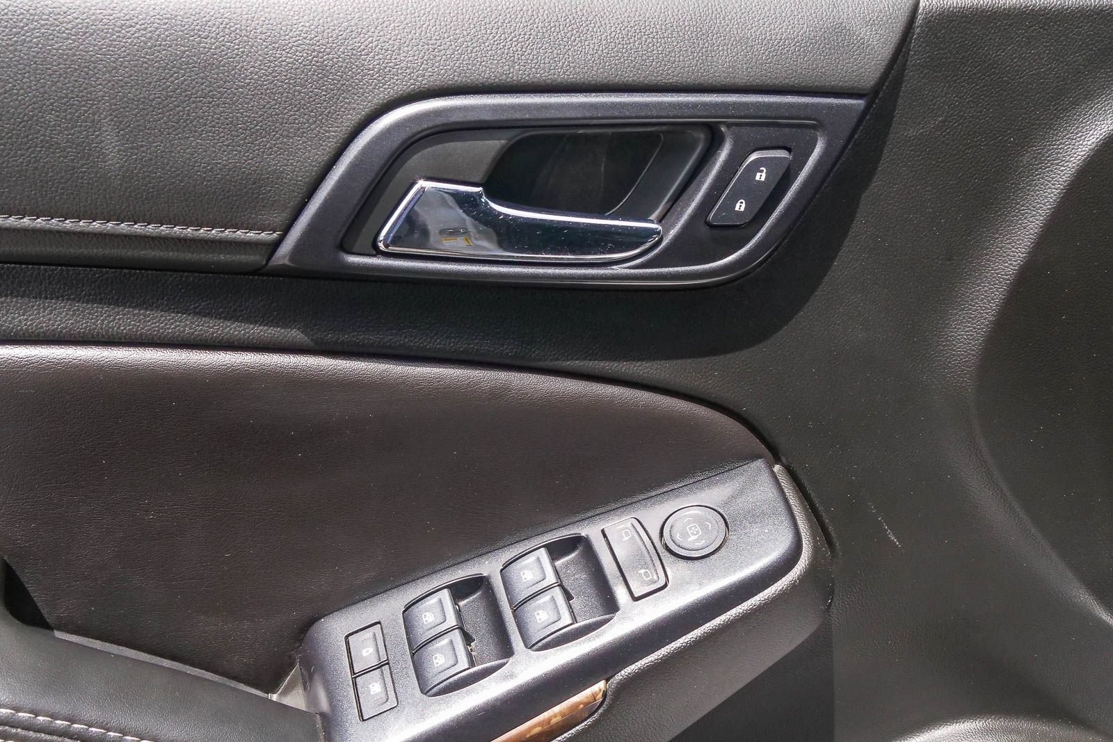 Used 2019 Chevrolet Tahoe 4WD w/ Enhanced Driver Alert Package image 19
