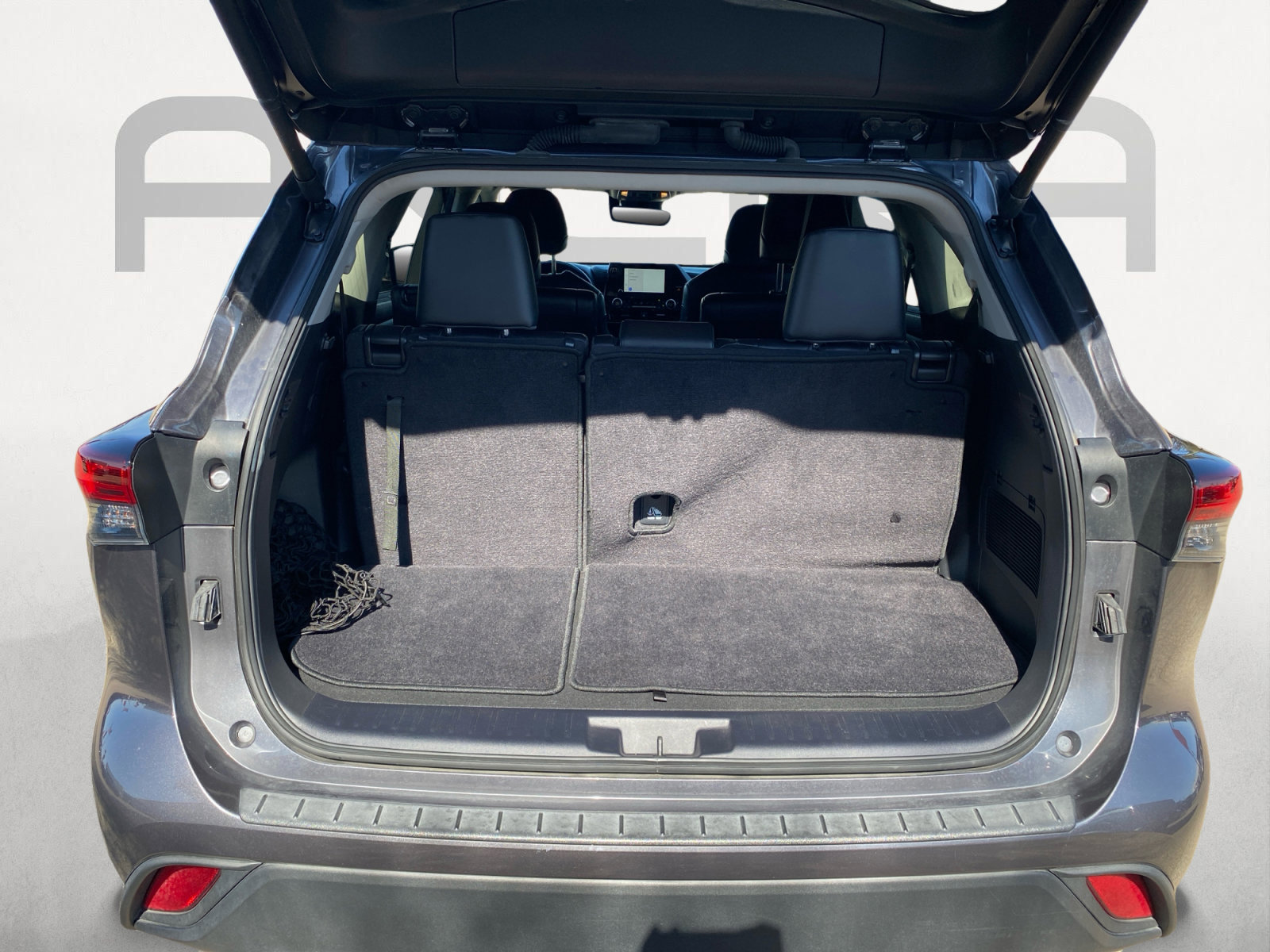 Used 2024 Toyota Highlander XLE image 12