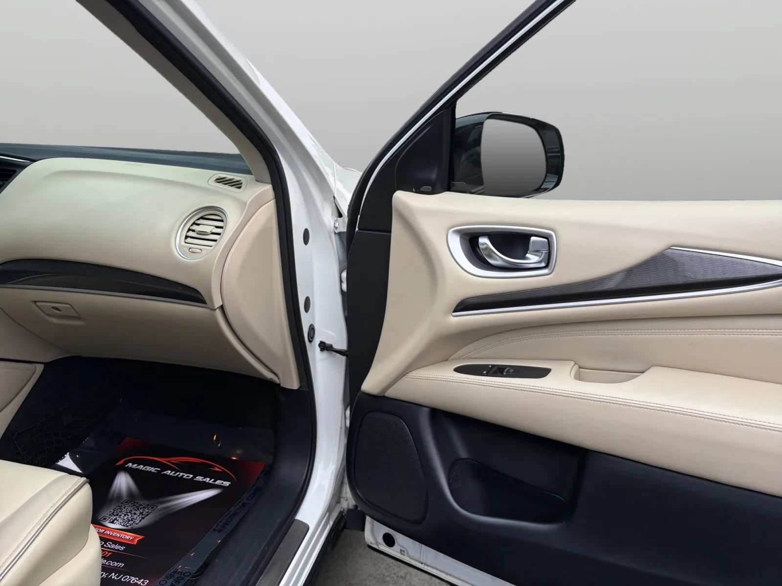 Used 2020 INFINITI QX60 Luxe w/ Essential Package AWD/4WD image 21