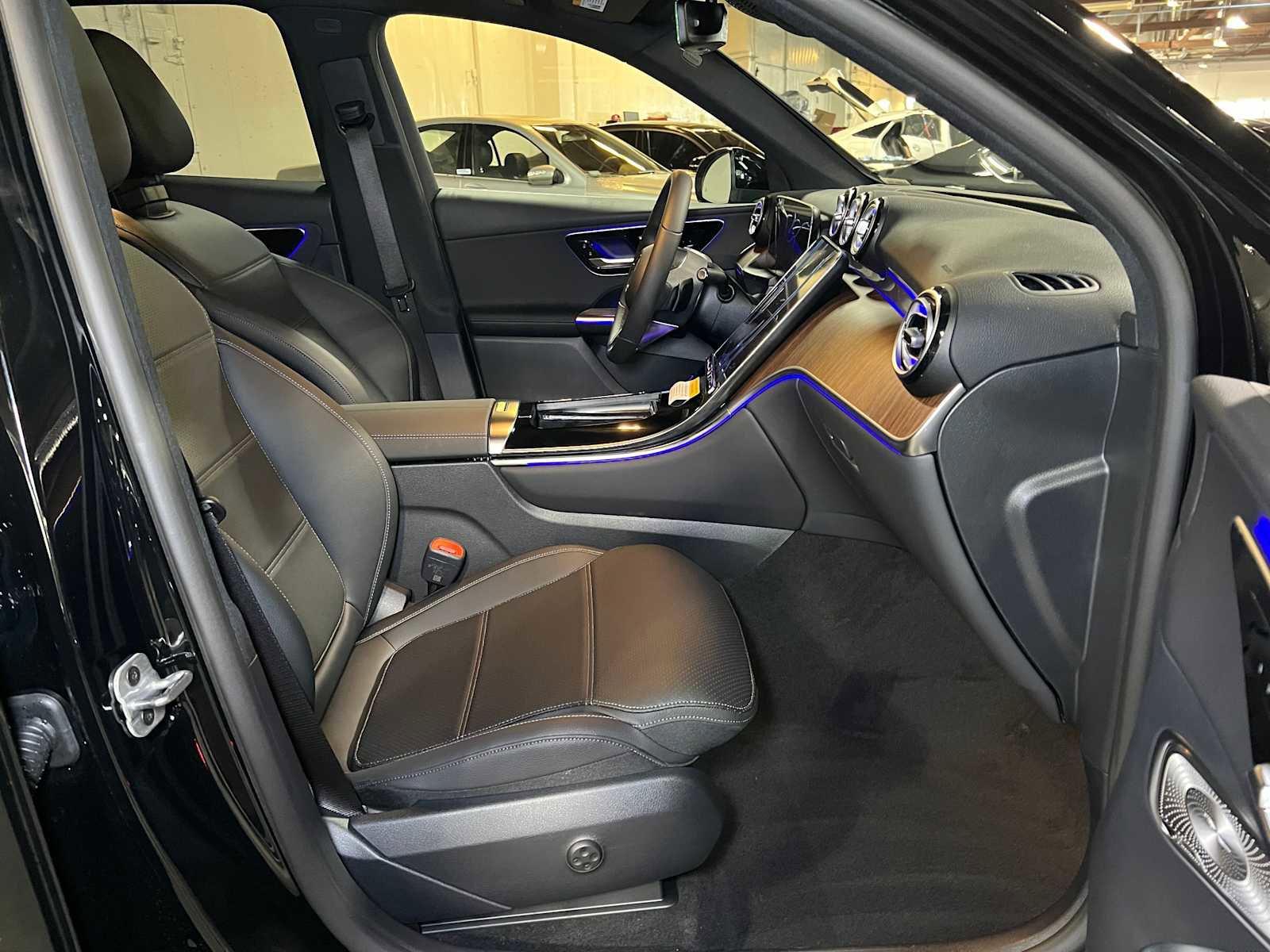 New 2025 Mercedes-Benz GLC 300 4MATIC image 11