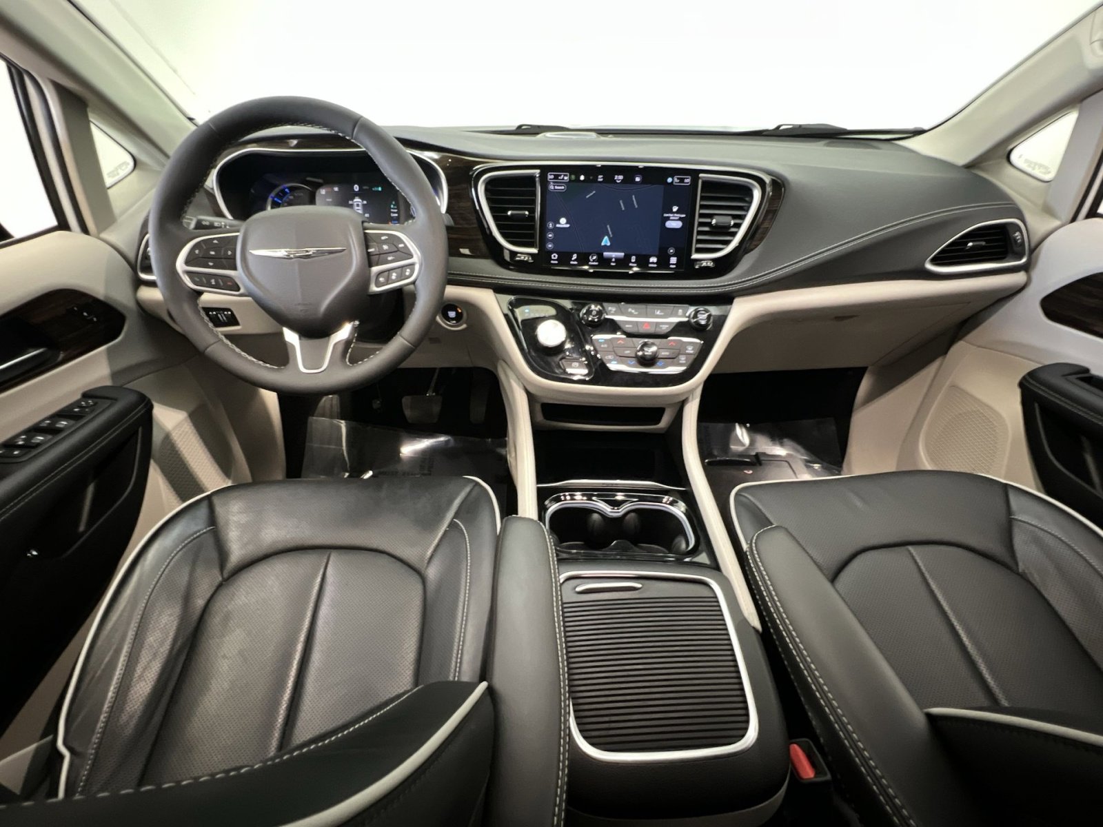 Used 2023 Chrysler Pacifica Limited image 21