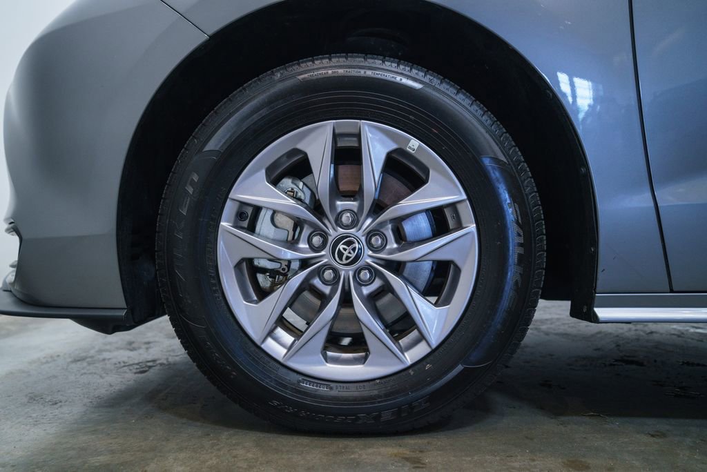 Certified 2026 Toyota Sienna LE FWD image 11