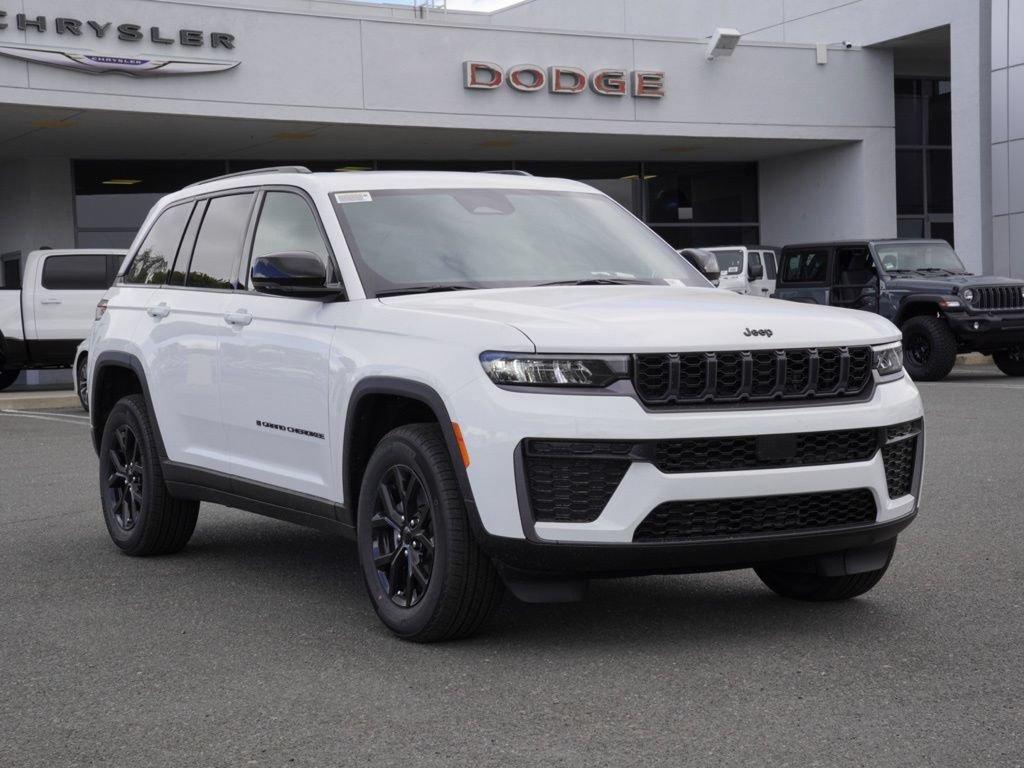 New 2026 Jeep Grand Cherokee Altitude AWD/4WD image 2