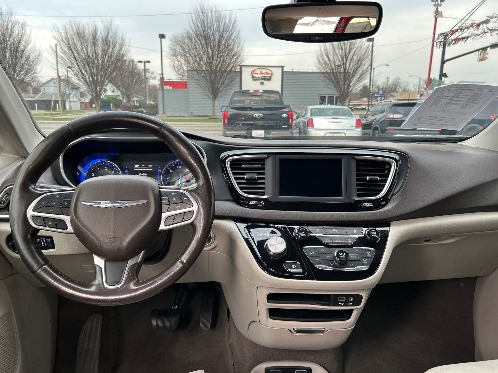 Used 2020 Chrysler Pacifica Touring-L image 14