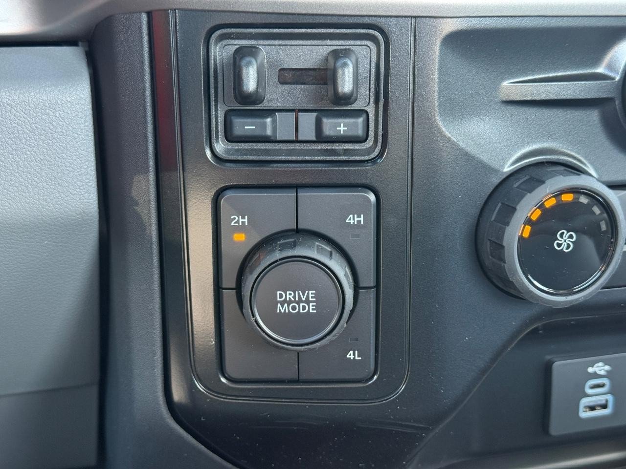 New 2025 Ford F550 4x4 Regular Cab Super Duty image 11