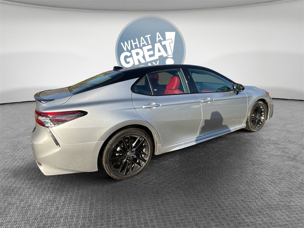 Used 2022 Toyota Camry XSE image 3