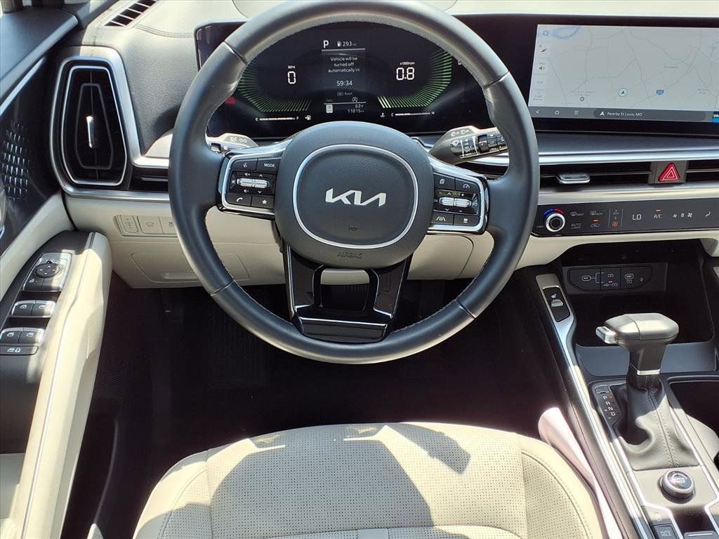 Used 2025 Kia Sorento EX FWD image 4