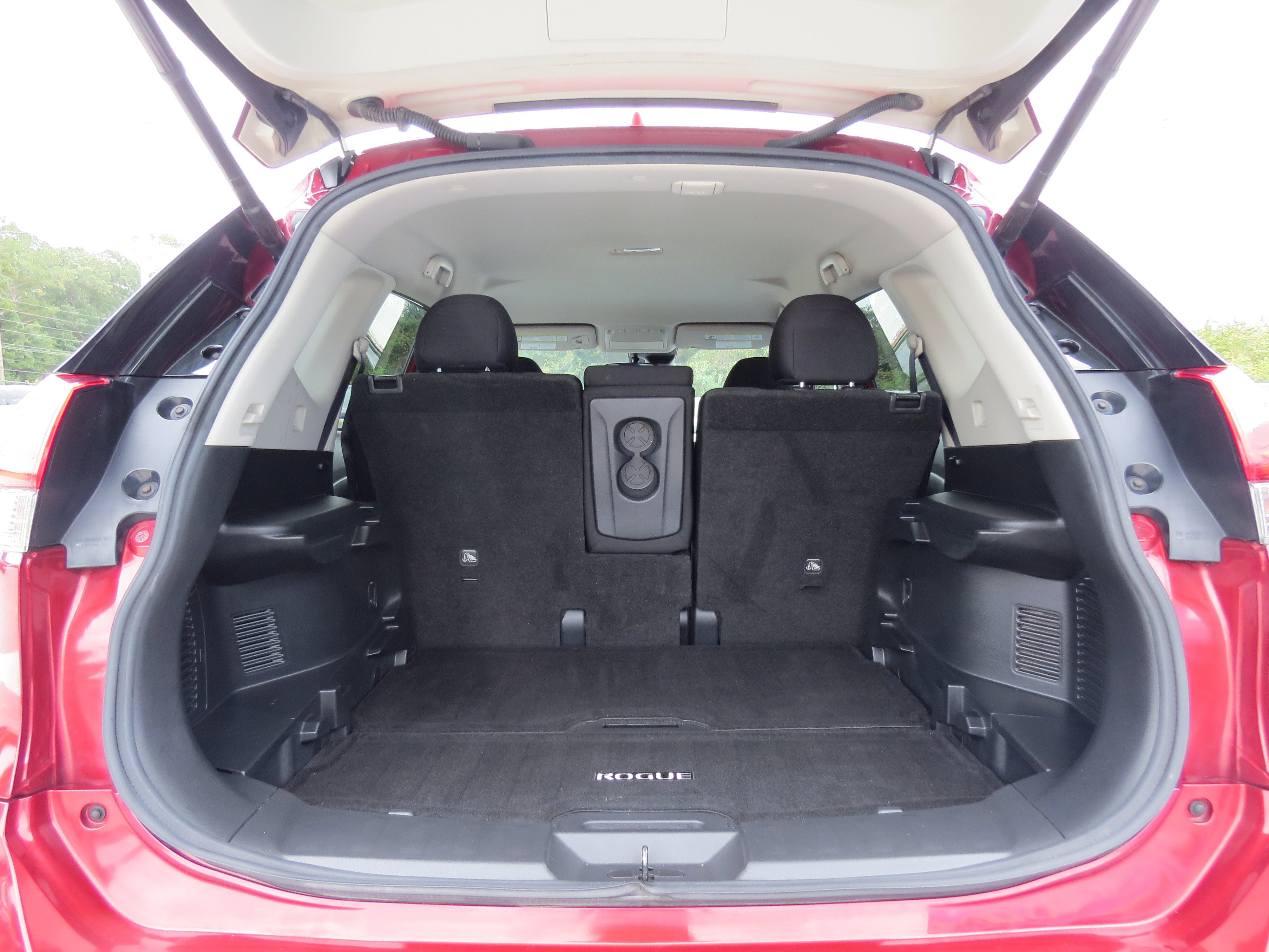 Used 2020 Nissan Rogue SV image 9