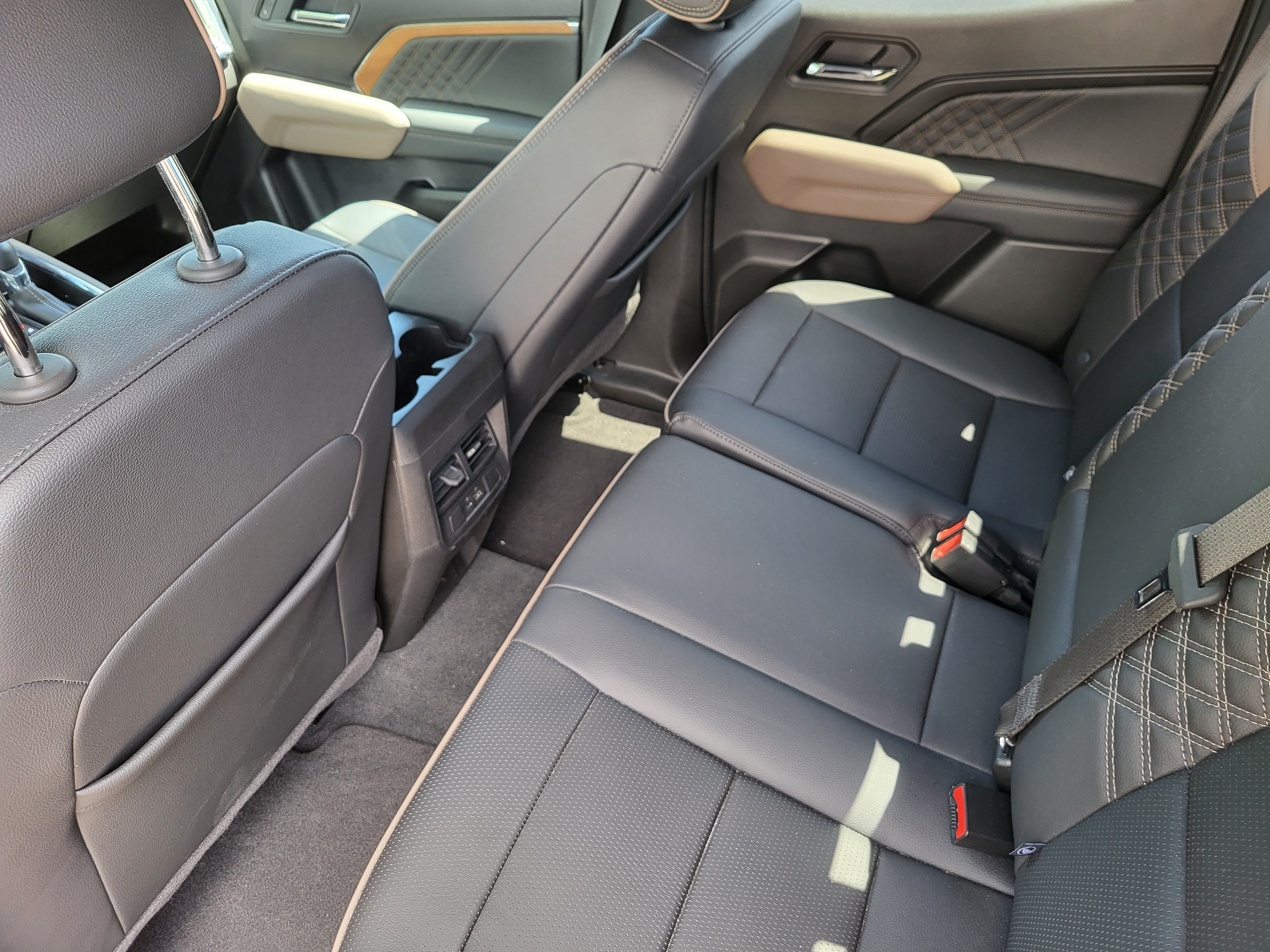 Certified 2025 GMC Canyon Denali AWD/4WD image 24