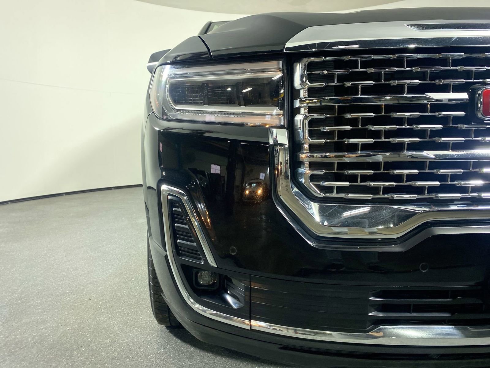 Used 2023 GMC Acadia Denali image 25