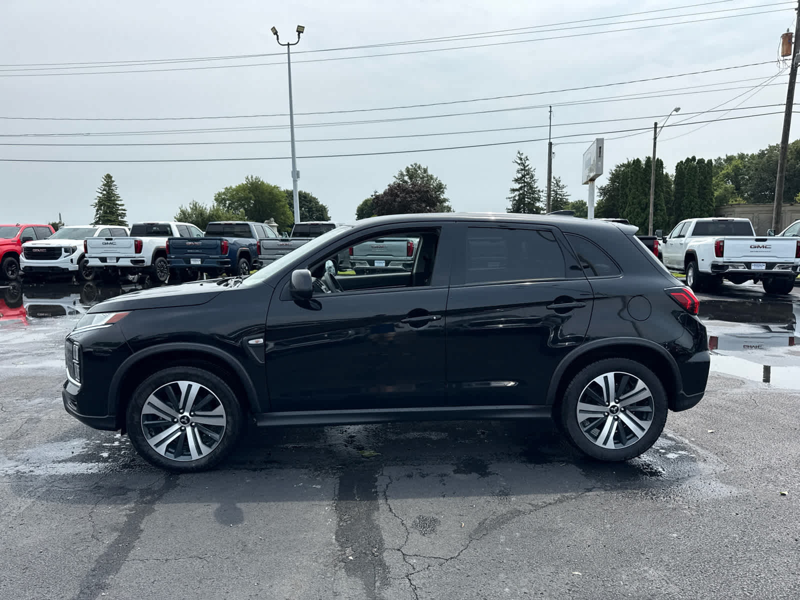 Used 2024 Mitsubishi Outlander Sport ES AWD/4WD image 2