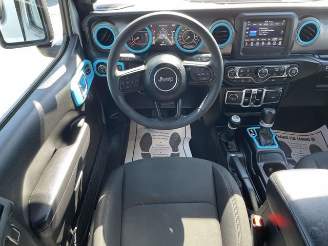 Used 2023 Jeep Gladiator Willys image 11