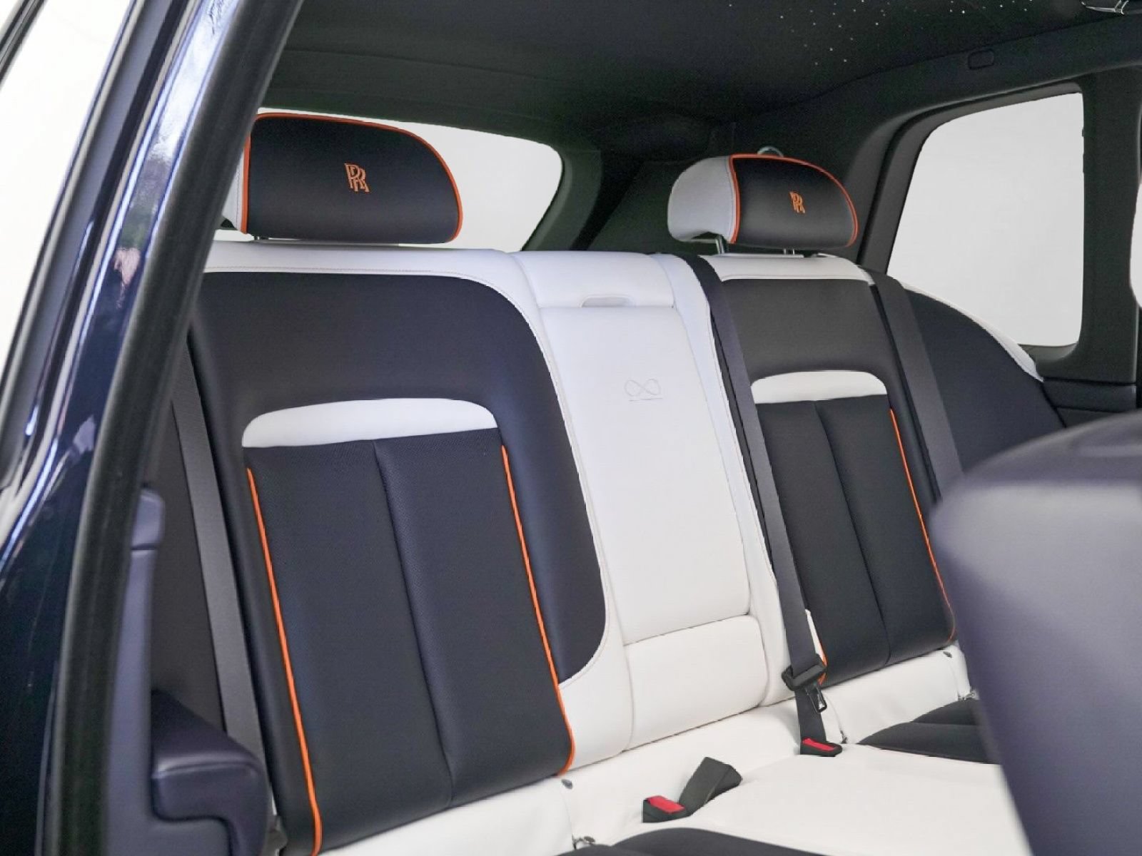 New 2026 Rolls-Royce Cullinan Black Badge AWD/4WD image 45