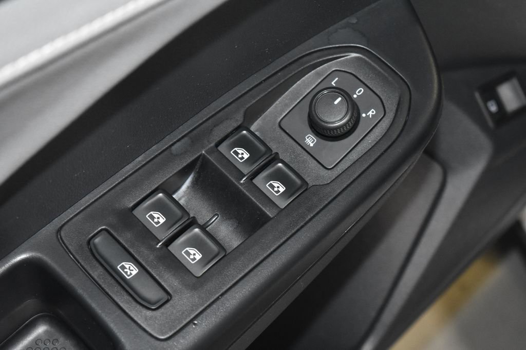Used 2024 Volkswagen Taos SE FWD image 5