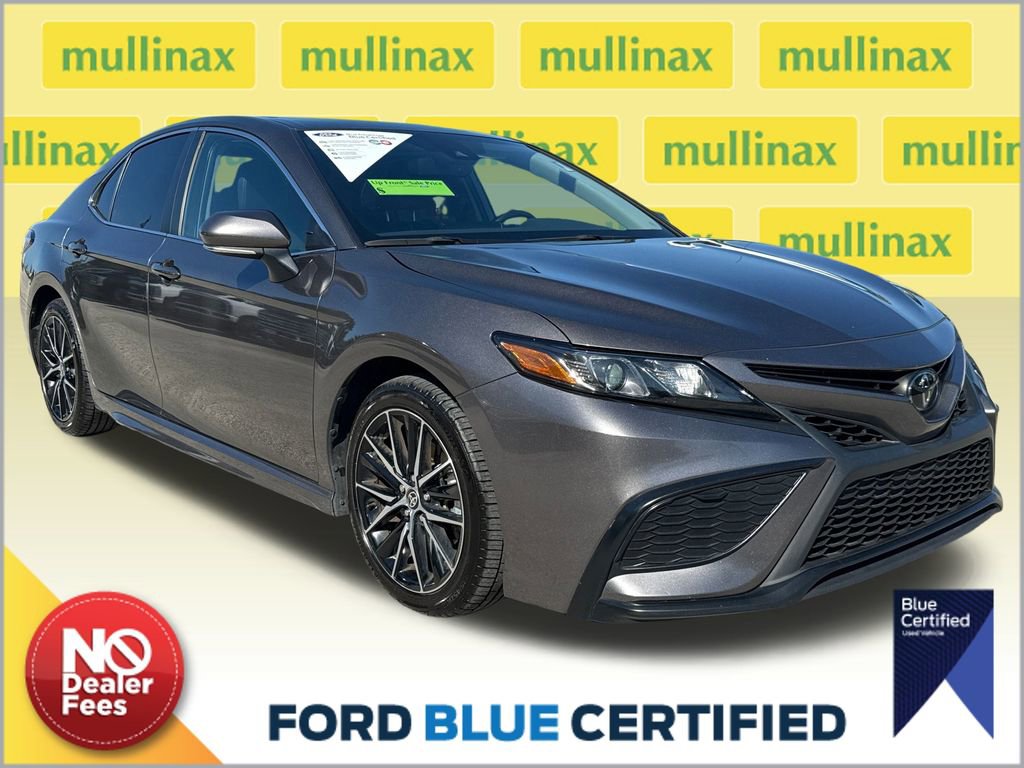 Used 2024 Toyota Camry SE image 1