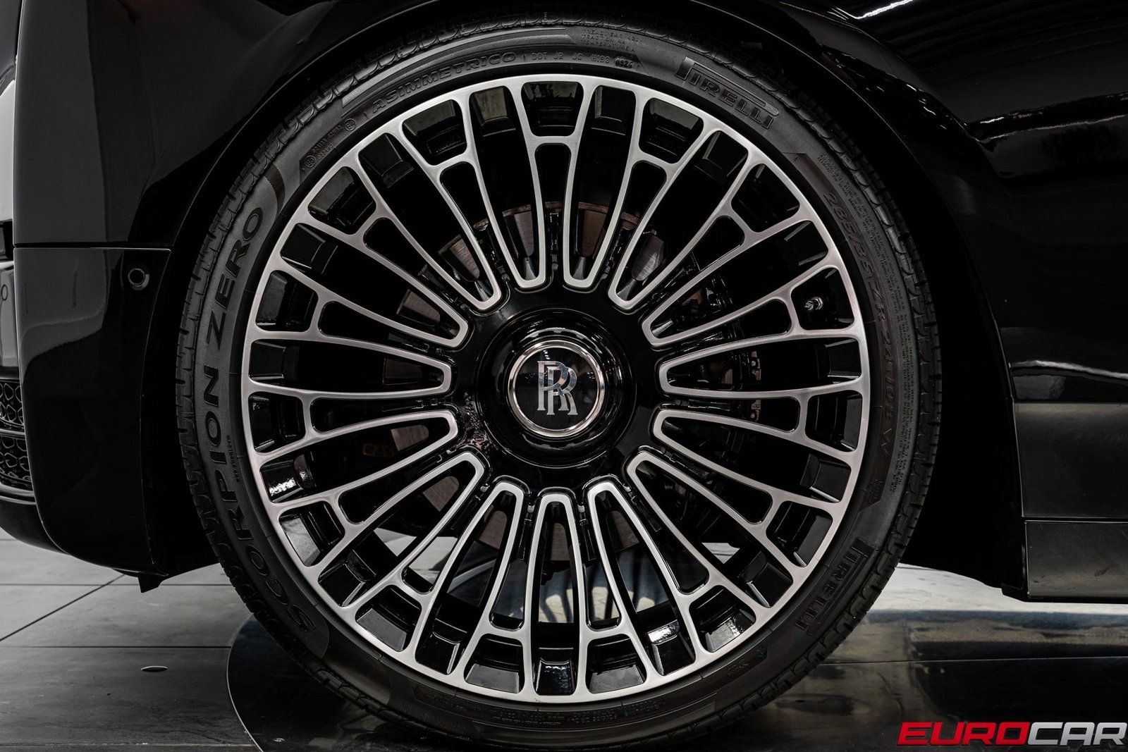 Used 2024 Rolls-Royce Phantom Sedan image 20