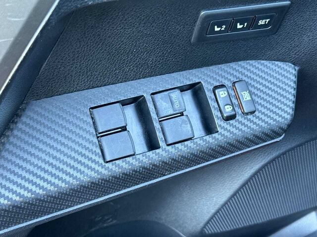 Used 2015 Toyota RAV4 Limited w/ Technology Package AWD/4WD image 12