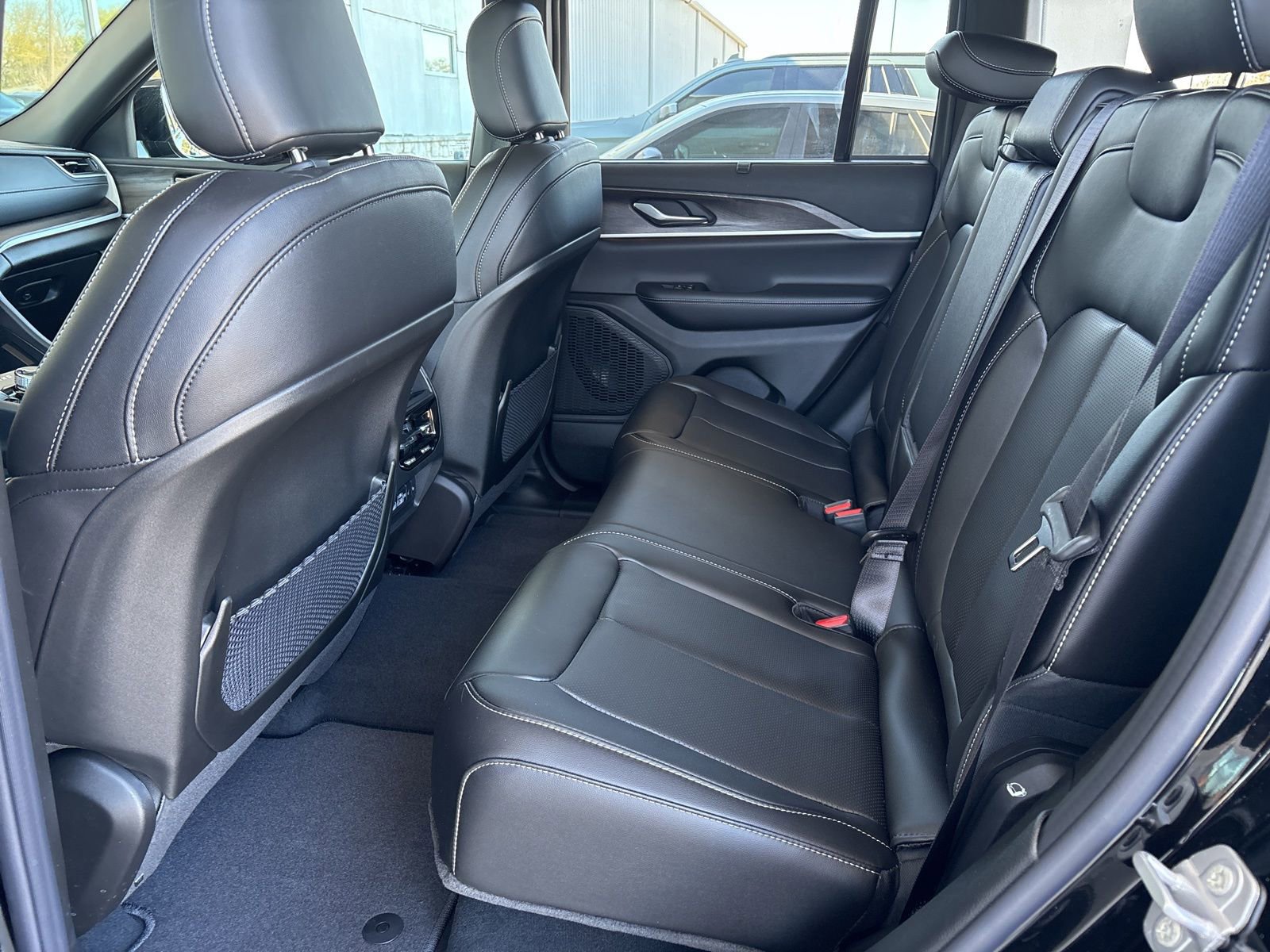 New 2025 Jeep Grand Cherokee Limited w/ Luxury Tech Group II image 13