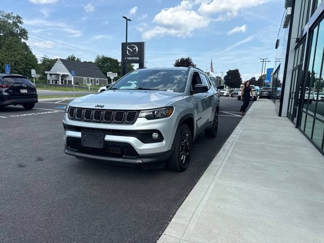 Used 2025 Jeep Compass Latitude w/ Convenience Group AWD/4WD image 7