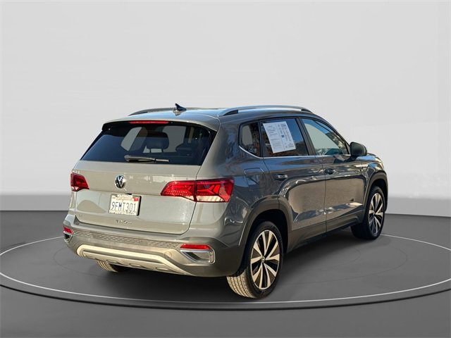Used 2023 Volkswagen Taos SE w/ Panoramic Sunroof Package image 4
