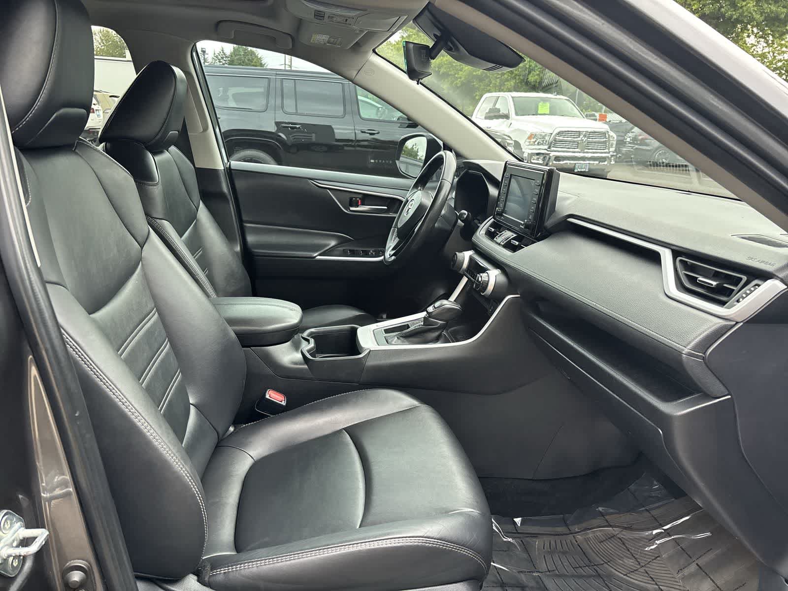 Used 2022 Toyota RAV4 XLE Premium FWD image 5