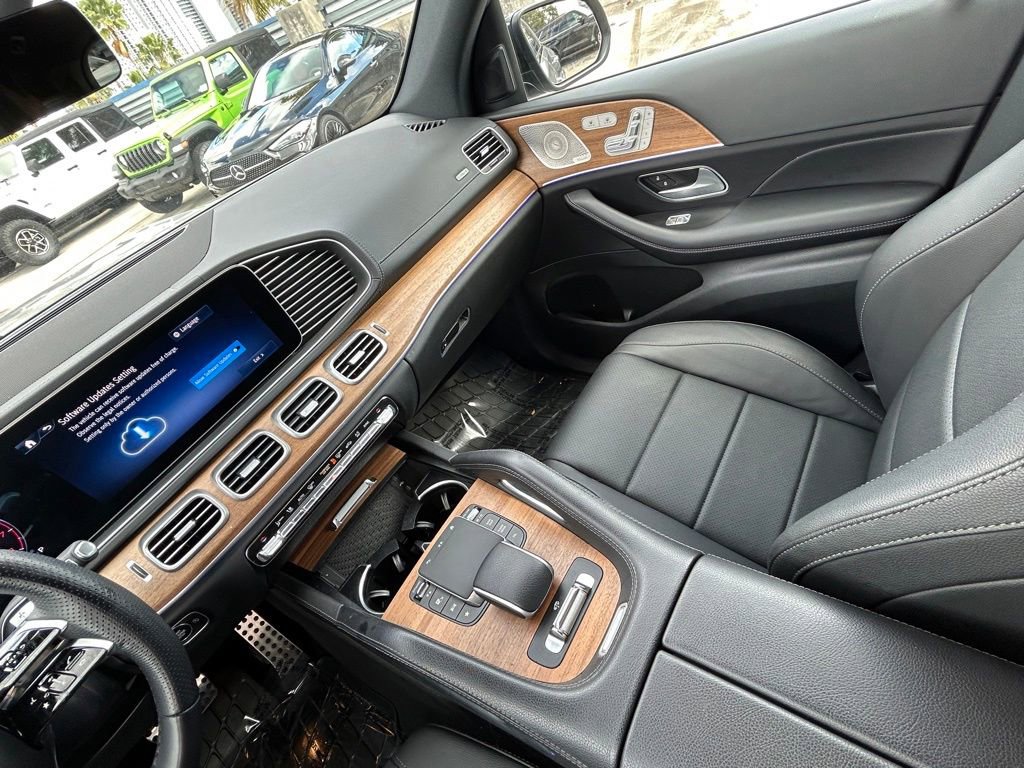 Used 2024 Mercedes-Benz GLS 450 4MATIC w/ AMG Line Exterior image 10