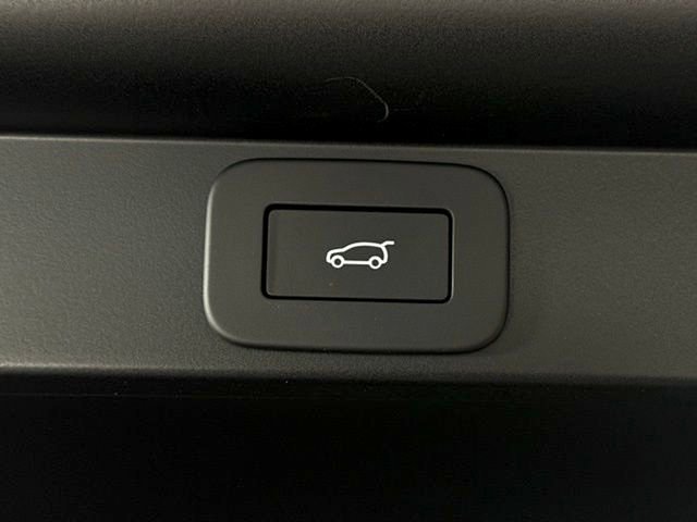 New 2025 Land Rover Range Rover SE image 18