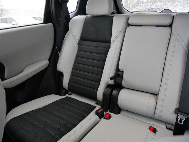 Used 2025 Mitsubishi Outlander SE image 13