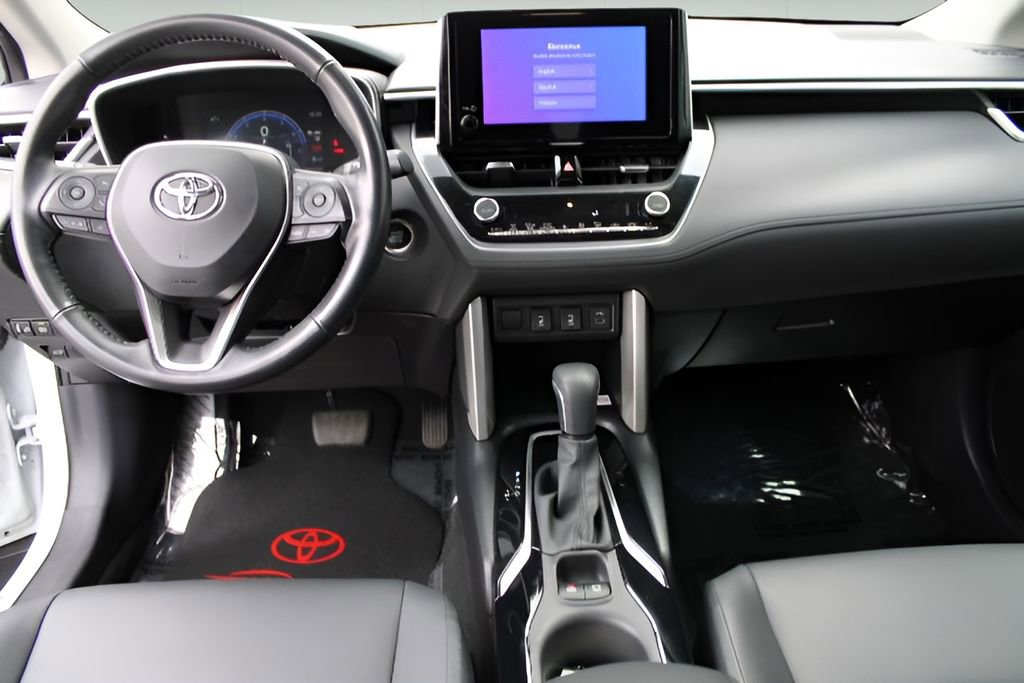 Used 2023 Toyota Corolla Cross XLE w/ Convenience Package image 9