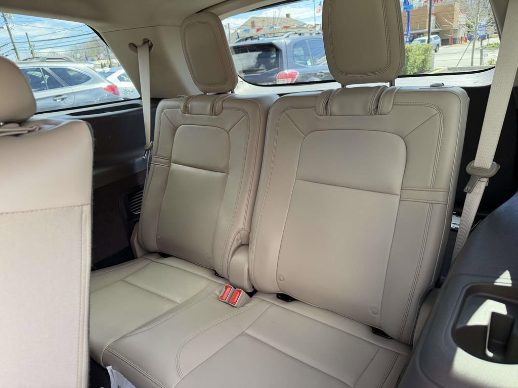 Used 2022 Lincoln Aviator Reserve w/ Elements Package Plus AWD/4WD image 11