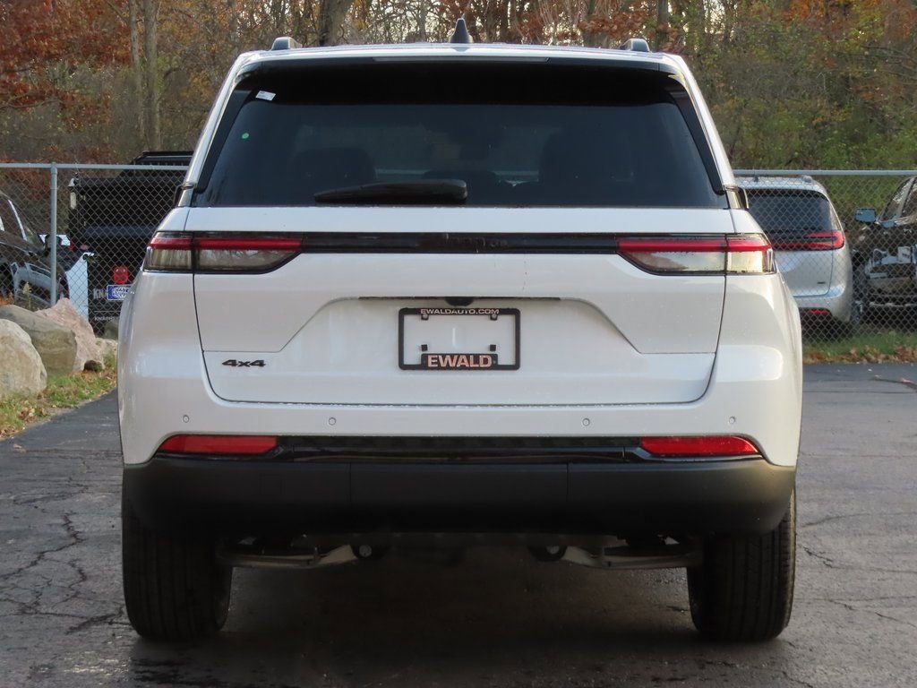 New 2025 Jeep Grand Cherokee Limited w/ Luxury Tech Group II image 16