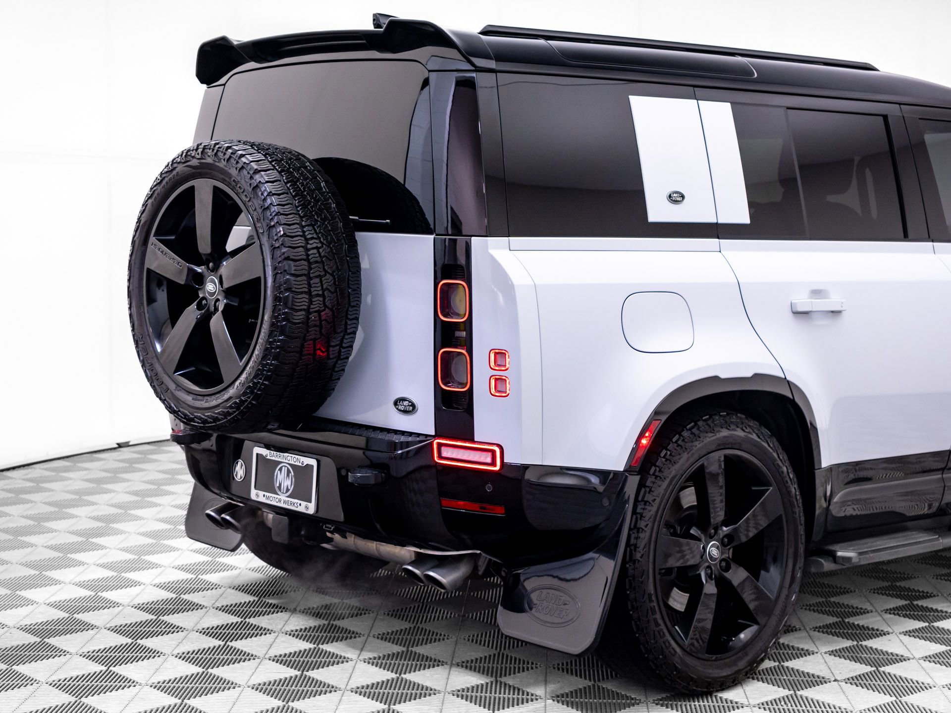Used 2023 Land Rover Defender 110 V8 AWD/4WD image 37