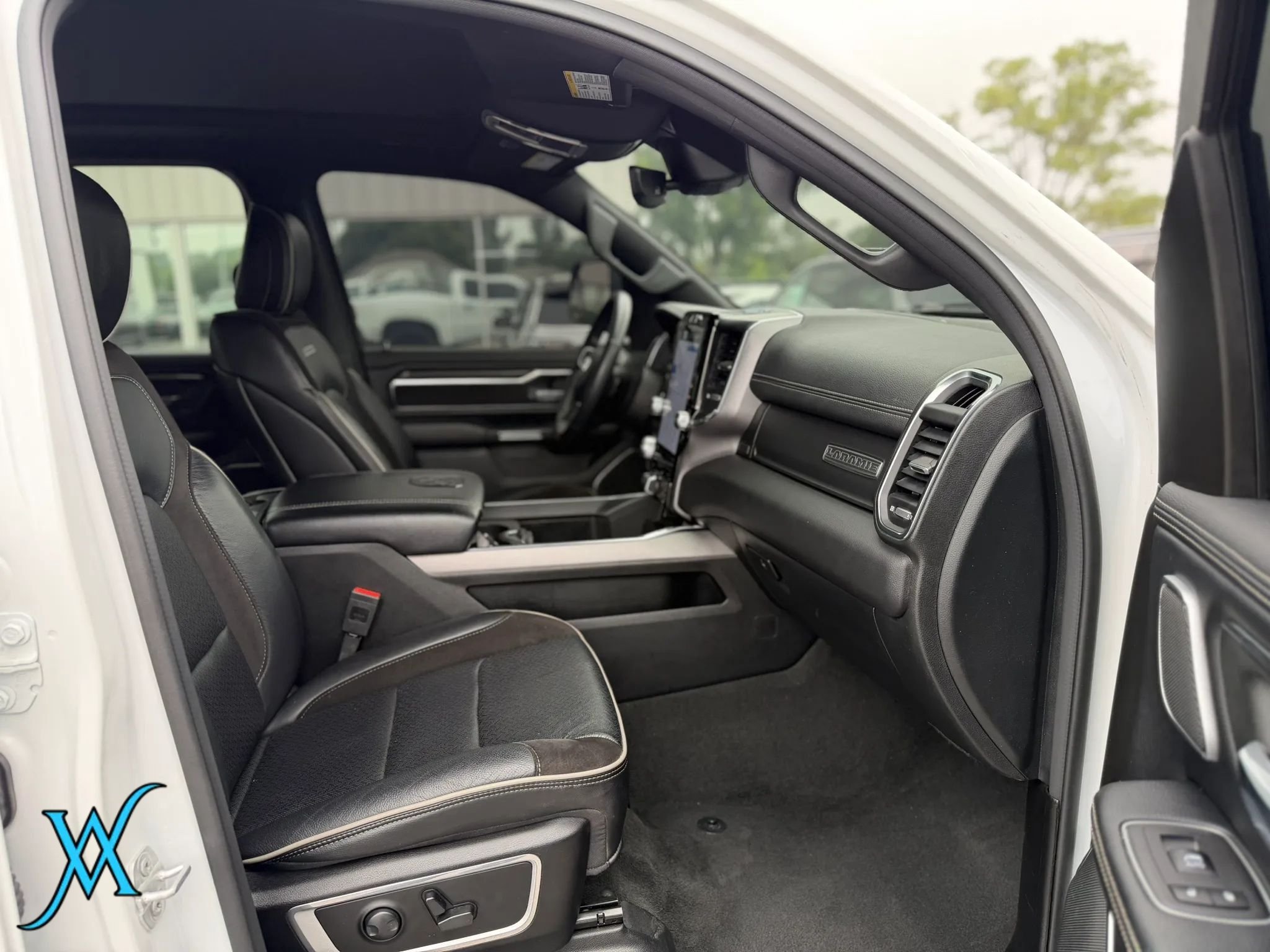Used 2024 RAM 1500 Laramie AWD/4WD image 22