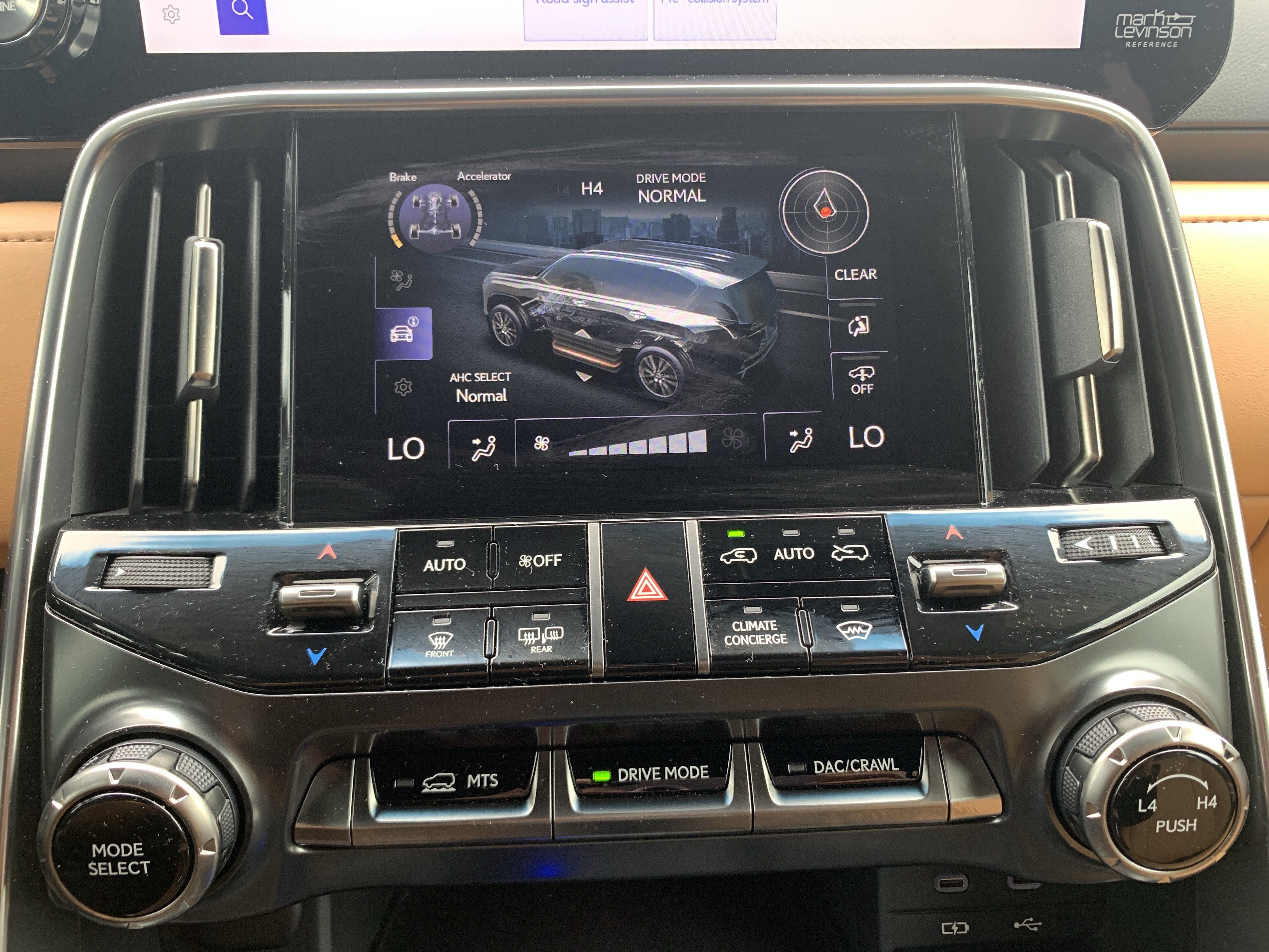 Used 2025 Lexus LX 600 4WD w/ Accessory Package (2T) image 29